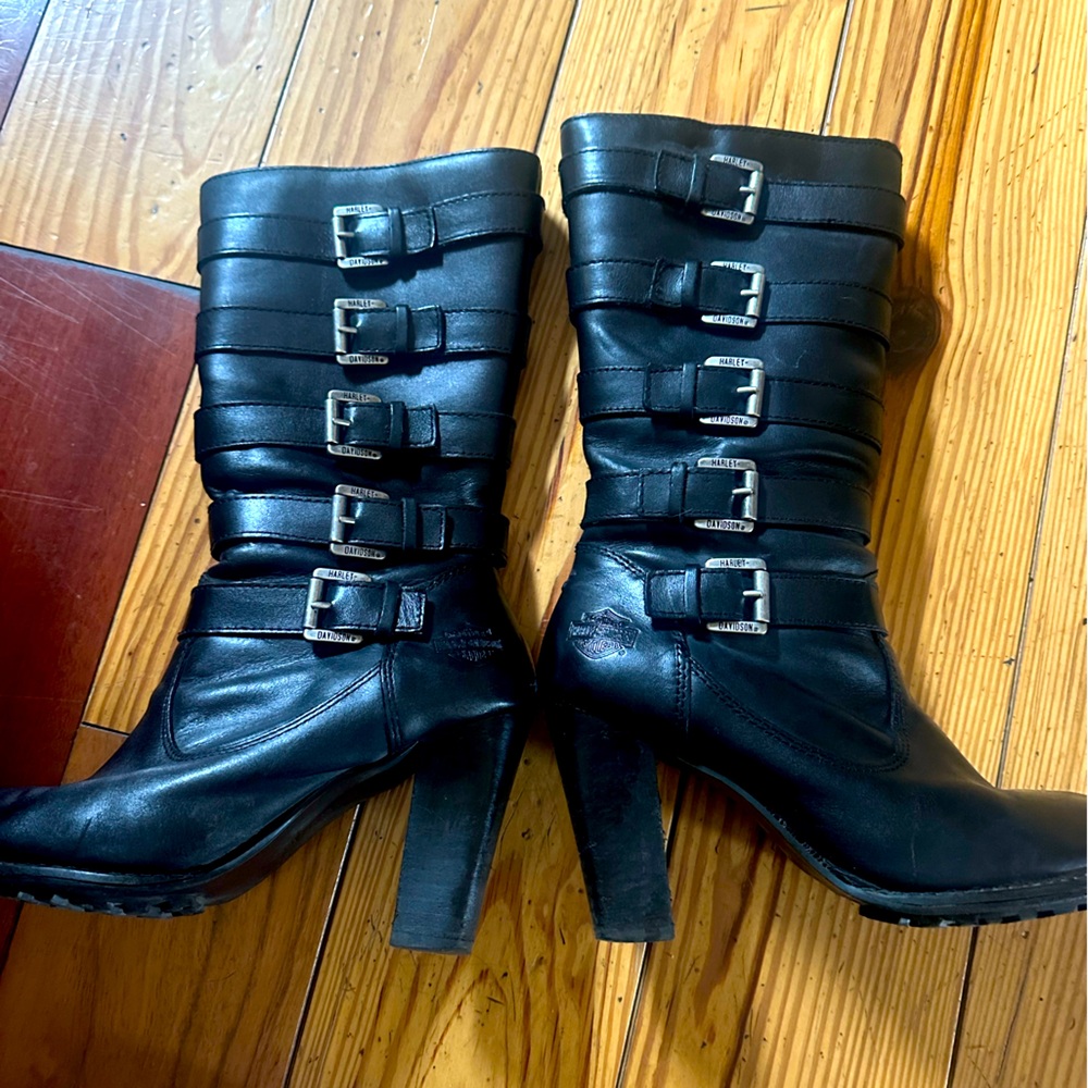 euc only worn a handful of times.  harley davidson heeled sexy boots.